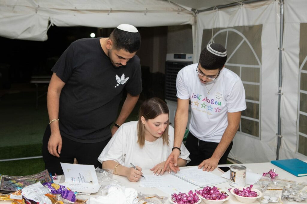 חלוקת סלי מזון של עמותת מחשבות טובות בבאר שבע והנגב