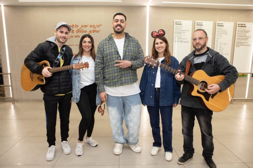 שמחה וליצנים